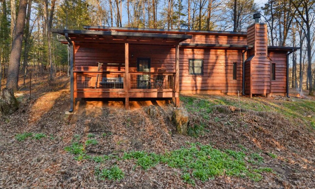 Cherry Log Cabin | BLUE RIDGE MOUNTAINS BARNDOMINIUM nCozy 2-bedroom cabin in charming Cherry Log