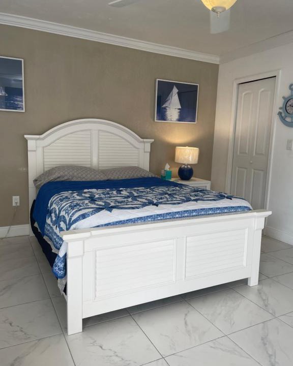 San Carlos Park Apartment | Blue Sky