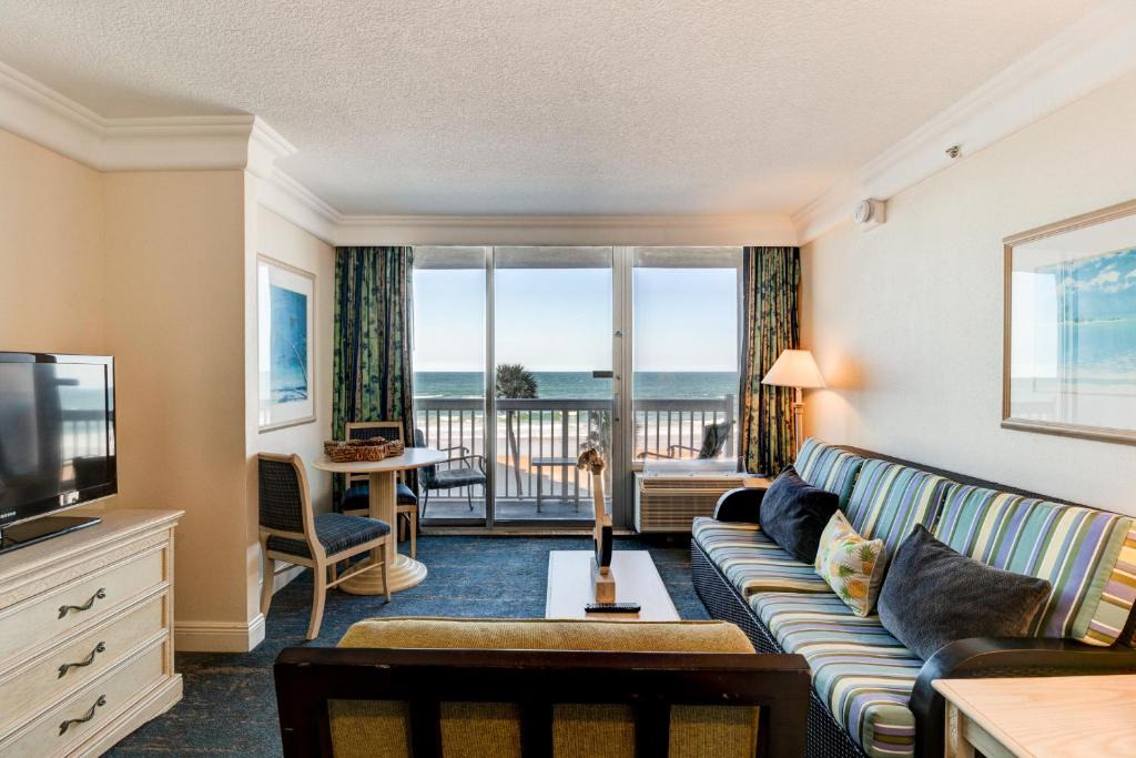 Ortona Park House | Blue Sunrise Oceanfront with Kitchen