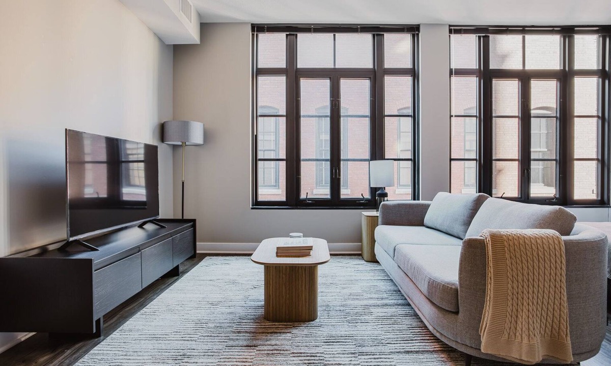 Mount Vernon Square Apartment | Blueground | Mt Vernon, pool & w/d, nr Chinatown