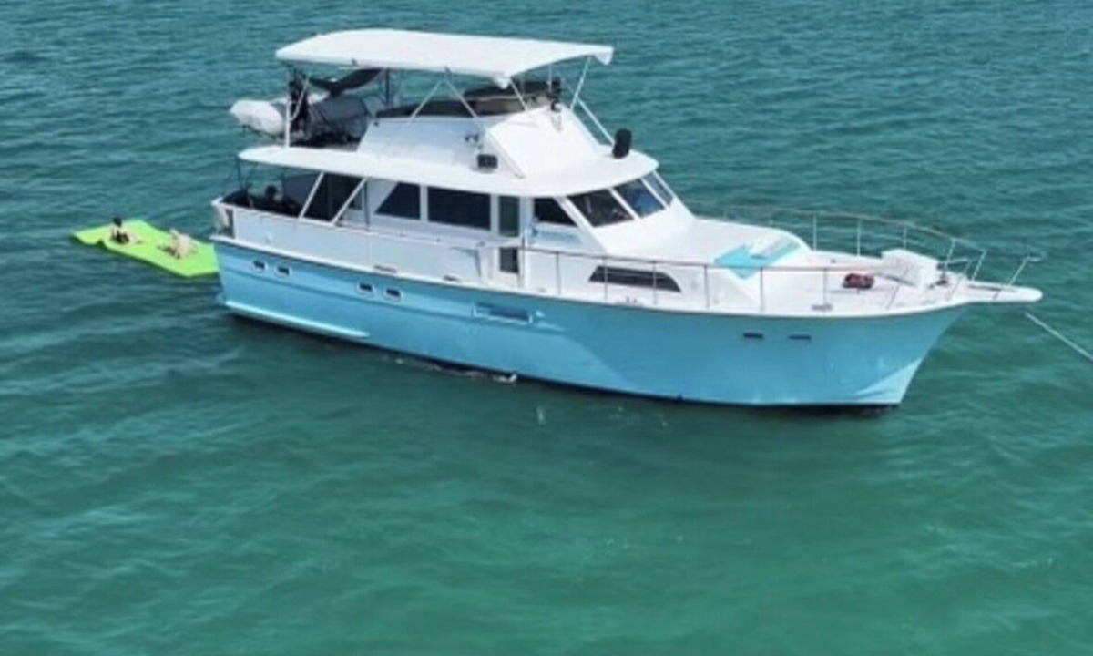 Key West Boat Rental | Boat 53' 3-bedroom with AC & 20' Pontoon
