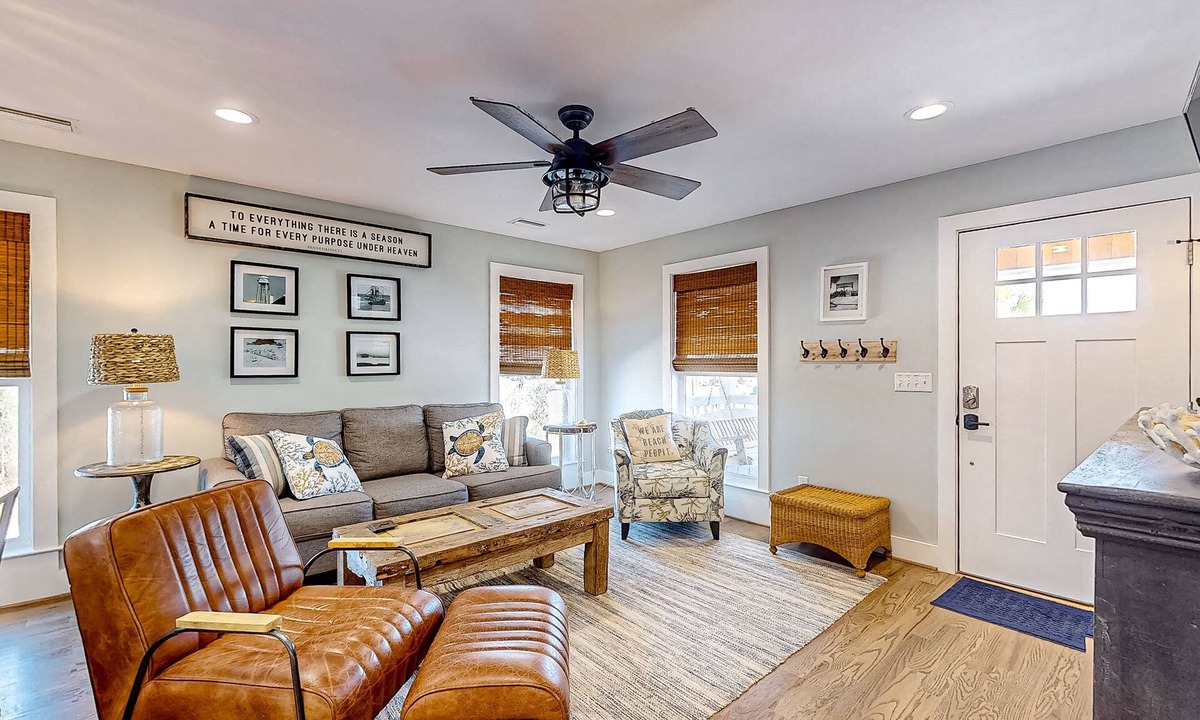 Mexico Beach Business Center House | Boater's coastal paradise with firepit, patio, & generous yard - walk to water