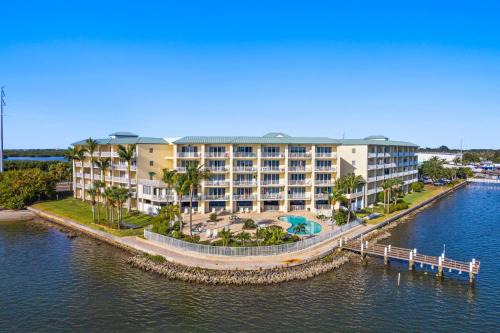 St. Petersburg - Clearwater House | Boca Ciega Bay Resort – Top Floor Waterfront Condo with Bay Views