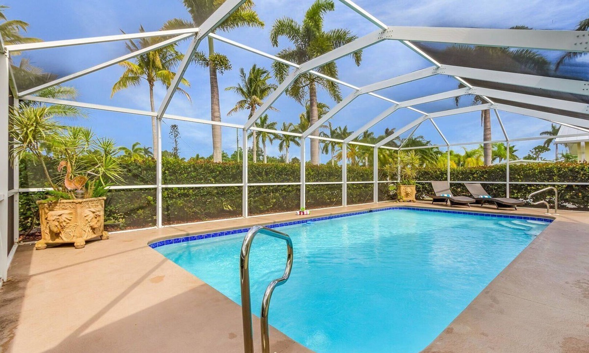 Bokeelia House | Bokeelia Oasis! Heated Pool, Sleeps 12!