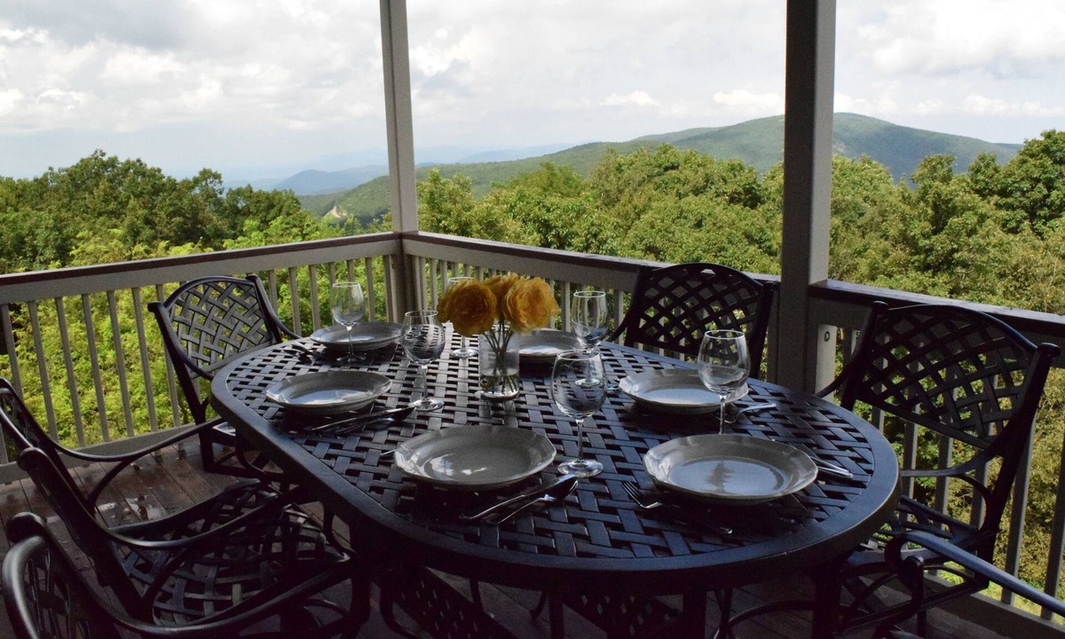 Chestnut Springs Condo | Book Now for Spring and Summer.Awesome Views and 5-Star Amenities