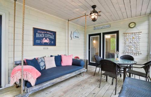 Oak Grove Apartment | Boutique Coastal Retreat