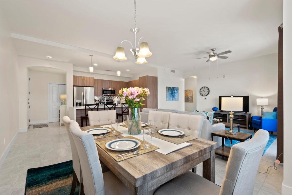 Majestic Palms Apartment | Brand New, 3 Bedrooms, 4 Miles From Famous Beaches