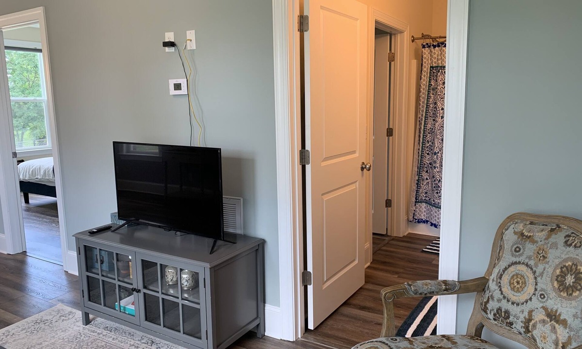 Graysville House | Brand New Guest Apartment on 4 Acres (Pet-Friendly!)
