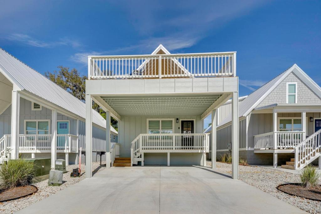 Steinhatchee House | Brand New Home in Steinhatchee with Rooftop Deck!