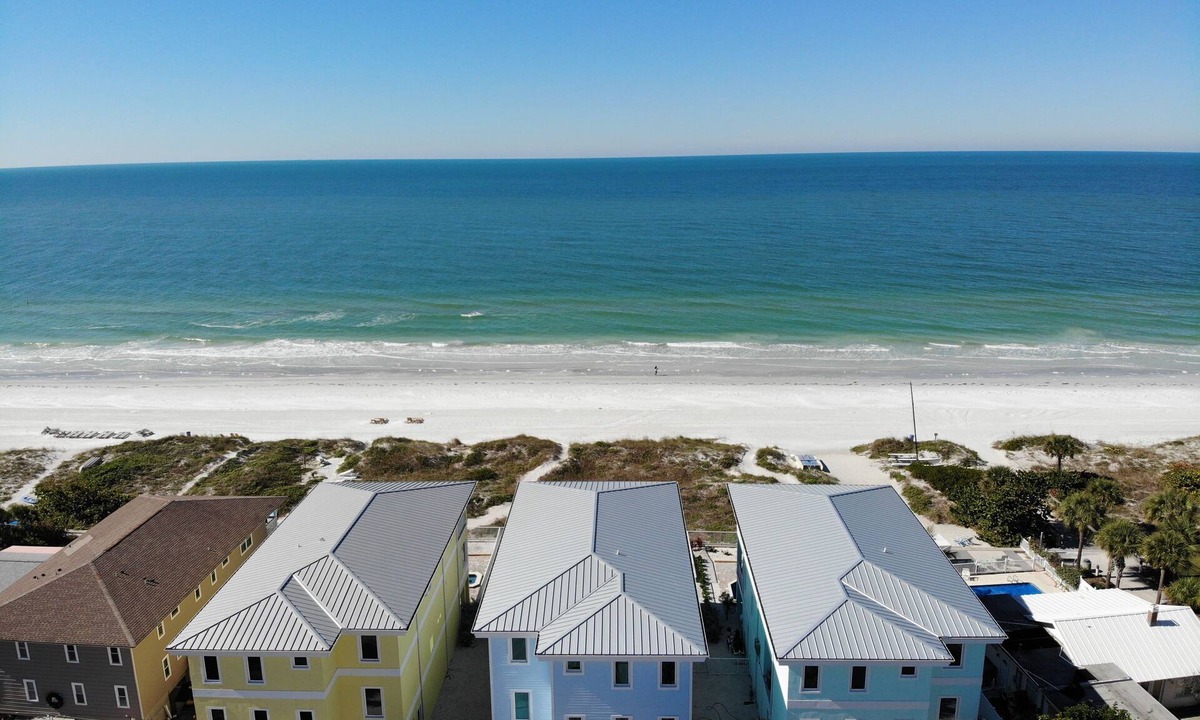 Indian Rocks Beach House | BRAND NEW LUXURY VACATION HOME - 6 BEDROOM 4.5 BATHROOMS DIRECTLY ON THE SAND