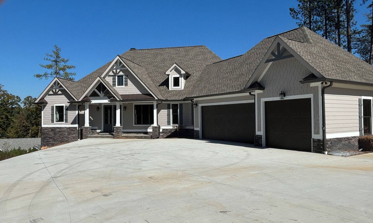 Six Mile House | Brand new luxury craftsman. 5000 sqft with 5 bedrooms, 5 baths and bunk room.