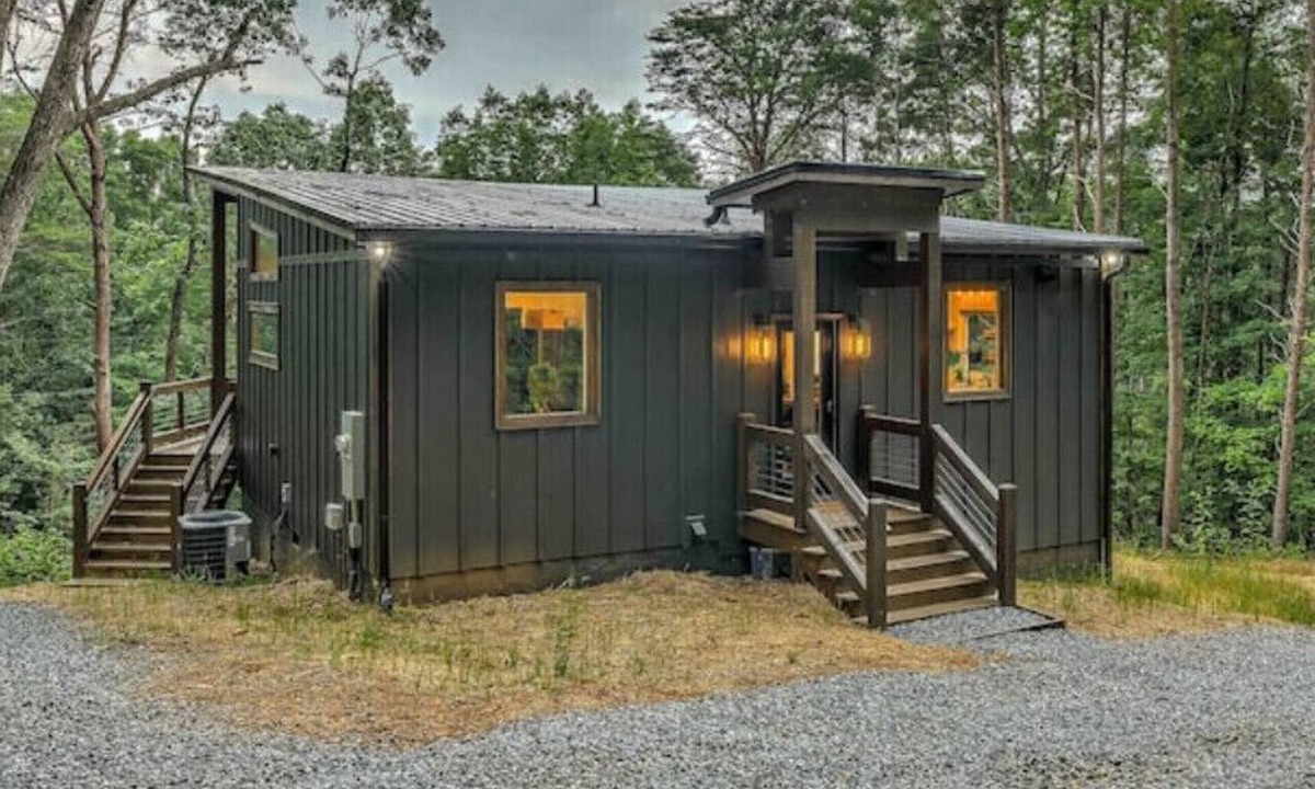Talking Rock Cabin | Brand New Relaxing Mountain Retreat