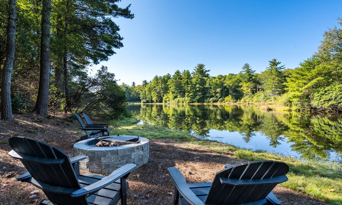 Glenville House | Branding Iron: Serene Pondfront Escape Near Panthertown Valley | Firepit + Fenced Yard