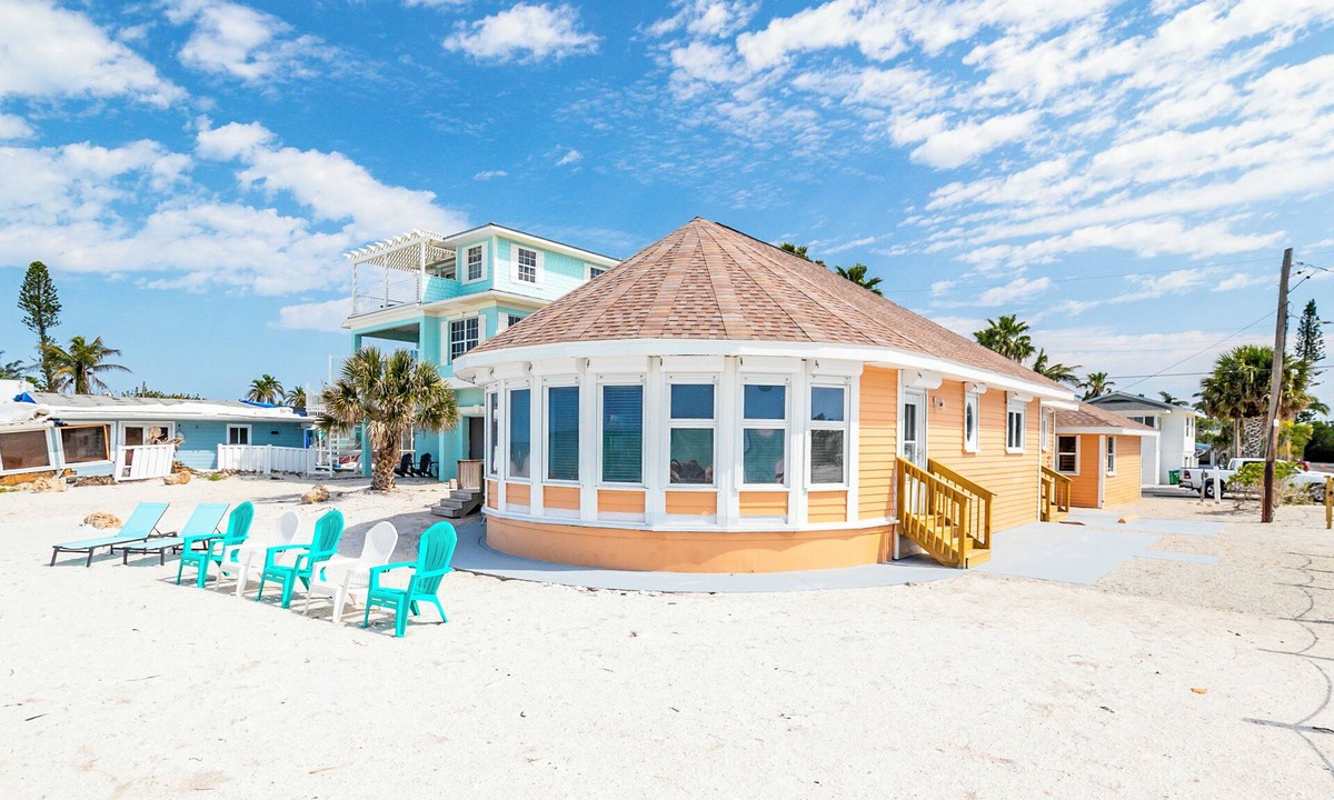 Ilexhurst House | Breakers 1 | A Classic Old Florida Beach Cottage – Fully Restored