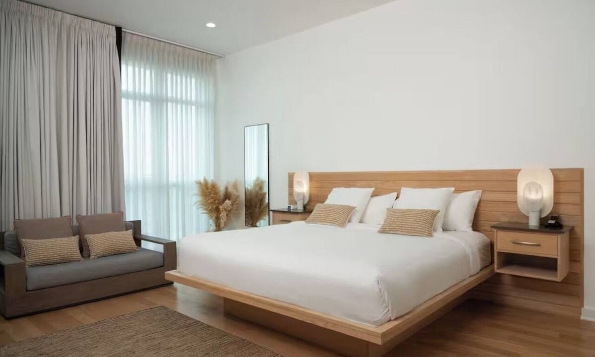 Long Branch Hotel | Breathtaking Beach Close from Your Door Steps | Suite w/Living area