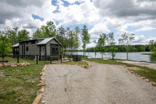 Tracy City House | Breathtaking Cottage with Fire Pit in Tracy City, Tennessee