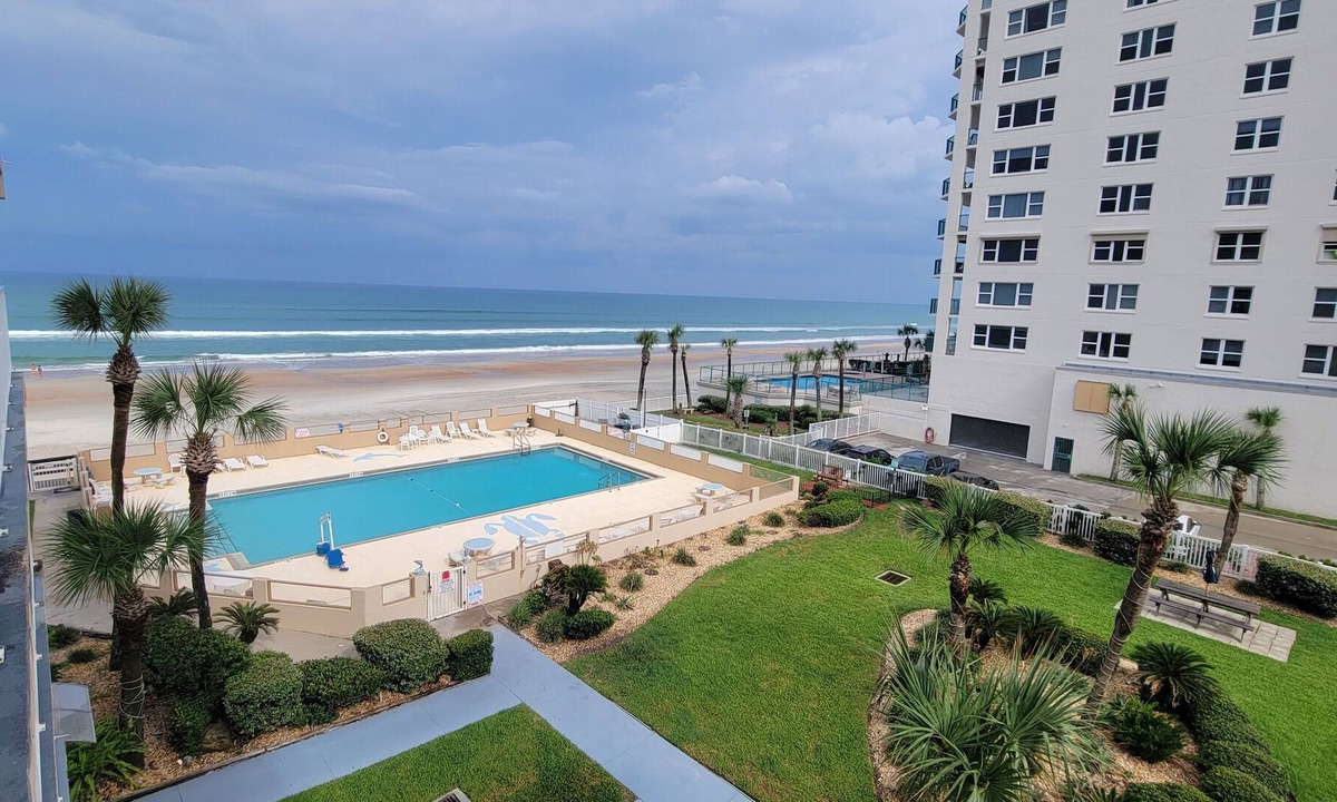 Schulte Park Condo | Breathtaking ocean-front condo