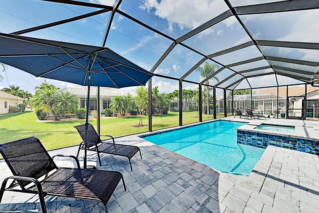 Pelican House | Breezy Getaway