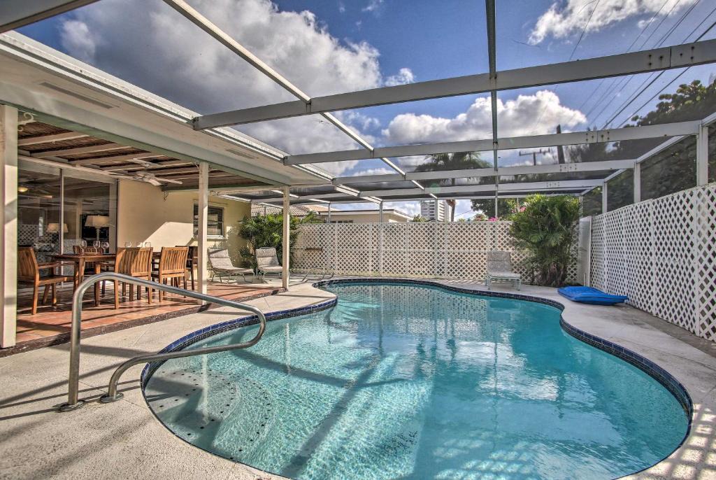 Singer Island House | Breezy Updated Home - Walk to Beach and Restaurants!
