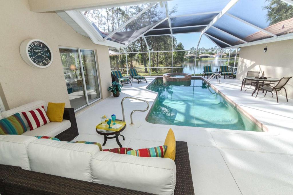 Central Naples House | Briarwood- Tivoli Lane with Fountain View