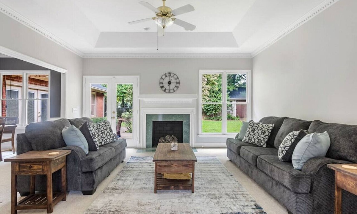 Lexington Apartment | Brick Bliss on Broadreach | 4BR 3.5BA