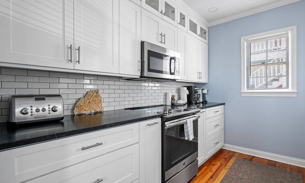 Downtown Charleston House | Bridgeside Bungalow | Scenic Bridge Views