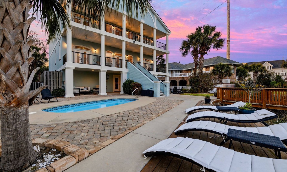 Nixons Crossroads House | Bridgeview | Waterfront 6BR Home w/Pool + Sauna | Sleeps 12