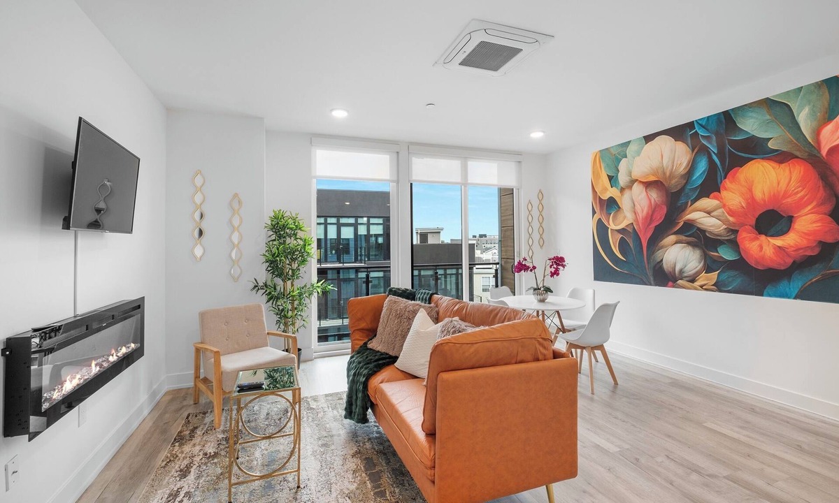 Olde Kensington Apartment | Bright 1BR Haven - Balcony + Skyline Views