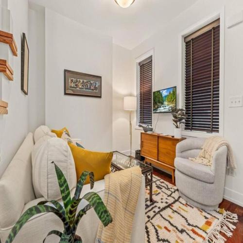 Queen Village House | Bright and Modern Home with Patio