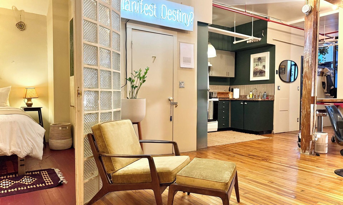 Williamsburg Apartment | Bright Artist Loft in Williamsburg Brooklyn