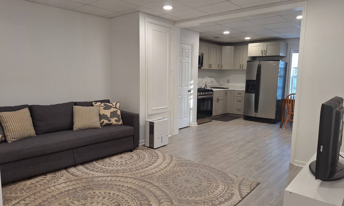 Sugar Hill Apartment | Bright Basement Apt. in Sugar Hill with Full Kitchen