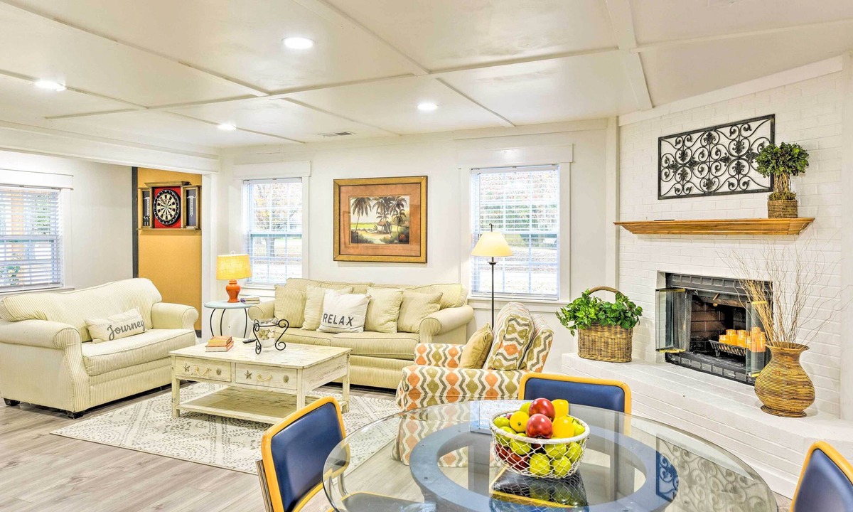 Shell Point House | Bright Beaufort Home w/Porch & Fire Pit!