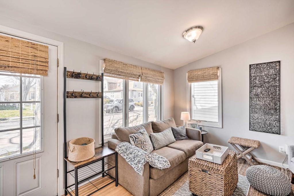 Lake Como House | Bright Belmar Cottage < Half Mi to Boardwalk!