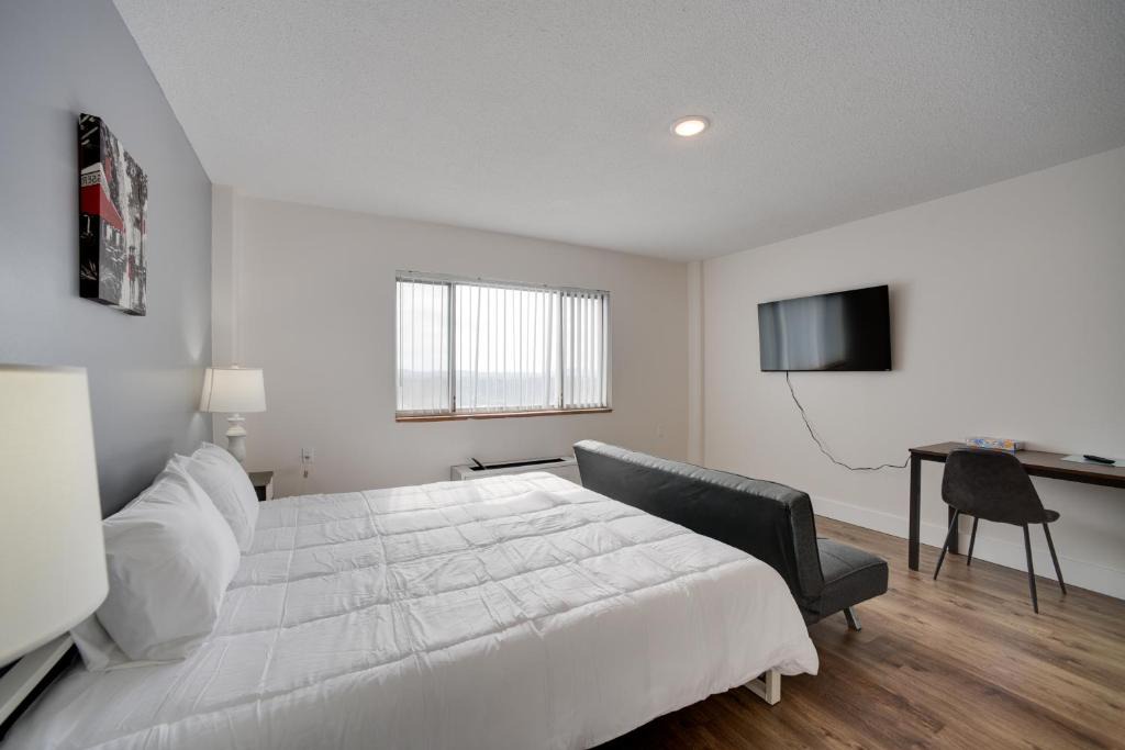 Gadsden Apartment | Bright Gadsden Apartment ~ 10 Mi to Dive Land Park