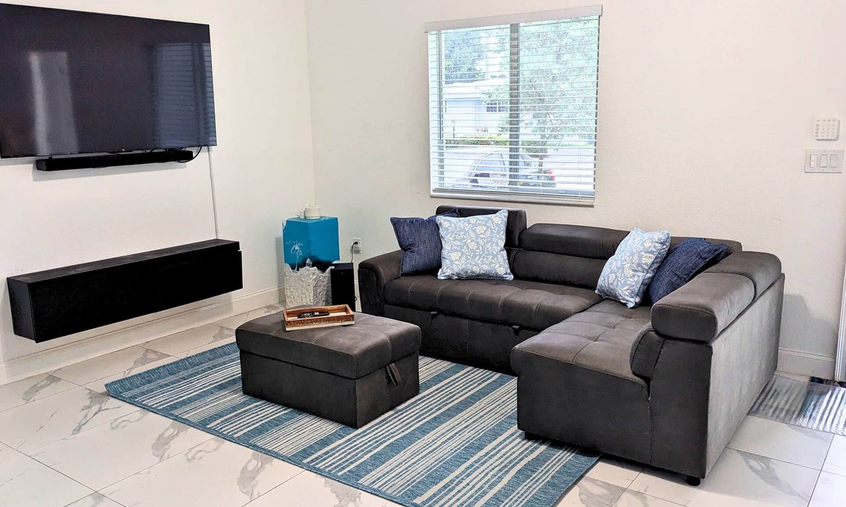 Downtown Fort Lauderdale House | Bright & Modern Home | October 18% Discount