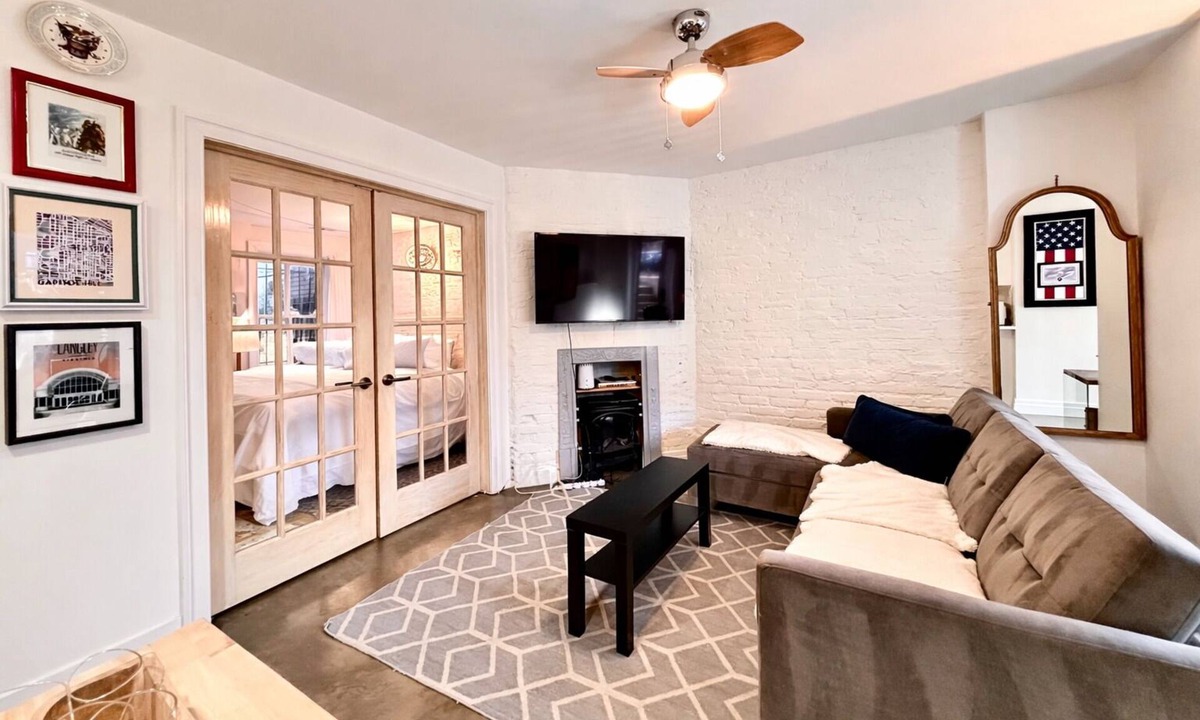 Near Northeast Apartment | Bright + Private Capitol Hill Retreat King Bed Free Parking Permit