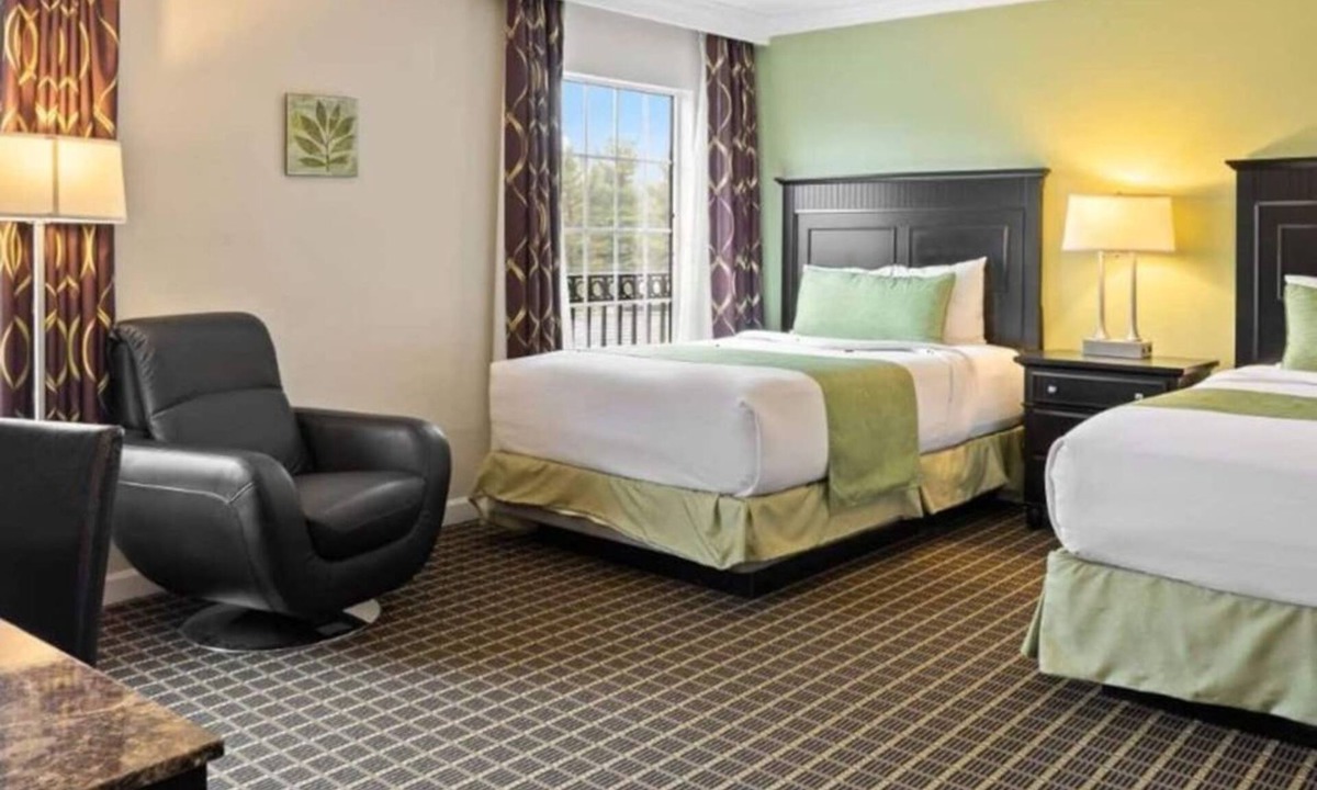West Orange Hotel | Bright Studio at Wilshire Grand Hotel. Stay. Relax