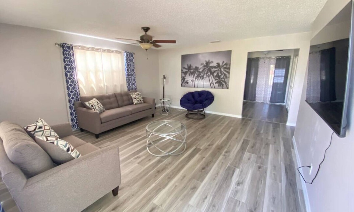 Vero Beach House | Bring your Boat & family Sleep 7 peoples maximum.