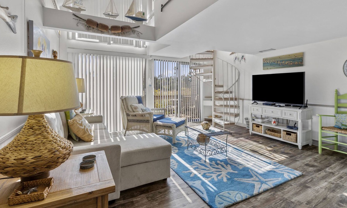 Crystal River Cottage | Bring your boat to "On River Time" cottage!