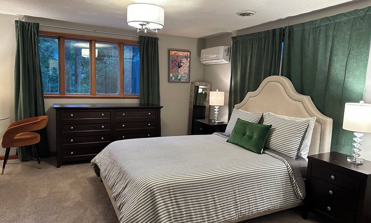 Greenville Apartment | Brookside House 5 mins to downtown Greenville