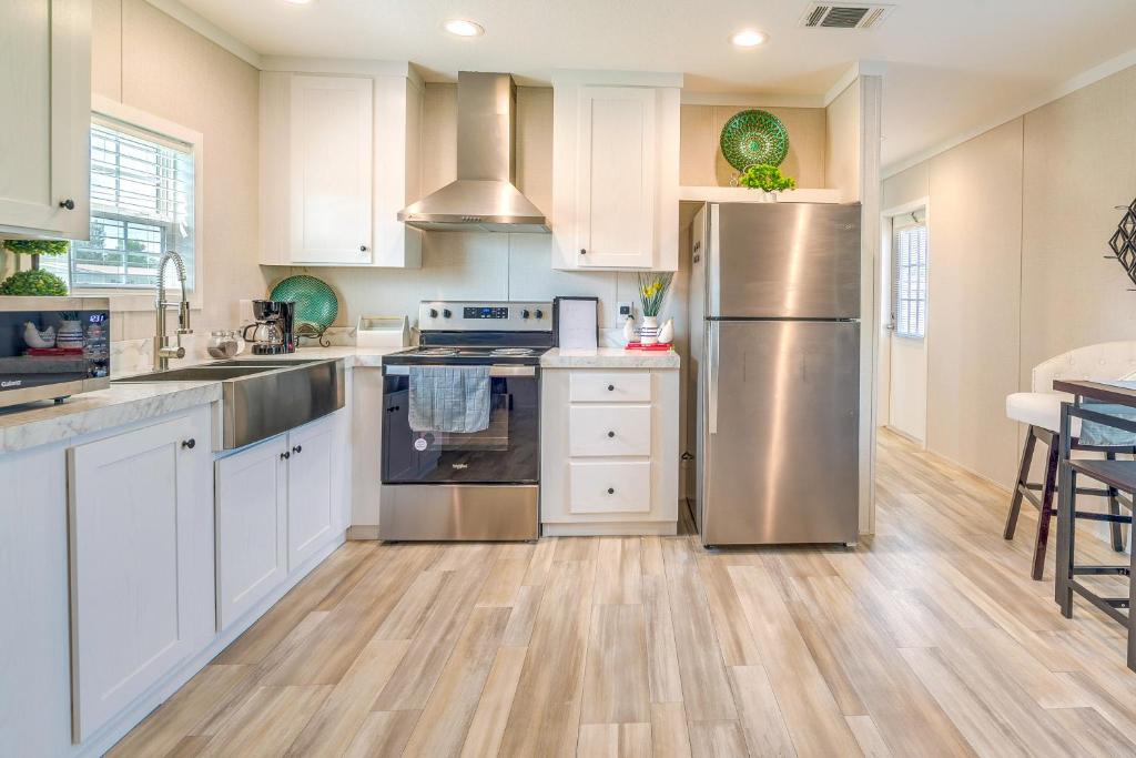 Brooksville House | Brooksville Home with Fenced Yard - 14 Mi to Coast!