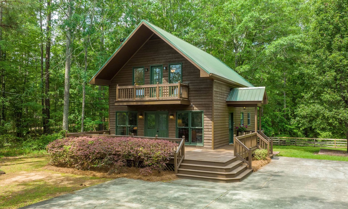 Eatonton Cabin | brown dog cabin at lake oconee