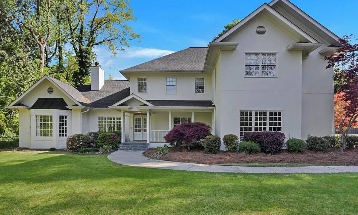 Tuxedo Park House | Buckhead Gallery house. An exclusive haven for discerning creatives.