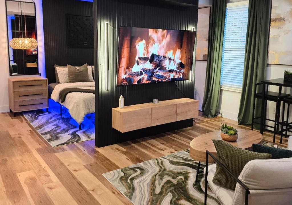 Garden Hills Apartment | Buckhead Noir Suite with Self Check-in and Free Parking