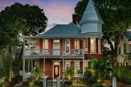 The Grand Maloney Hotel | Historic Seaport
