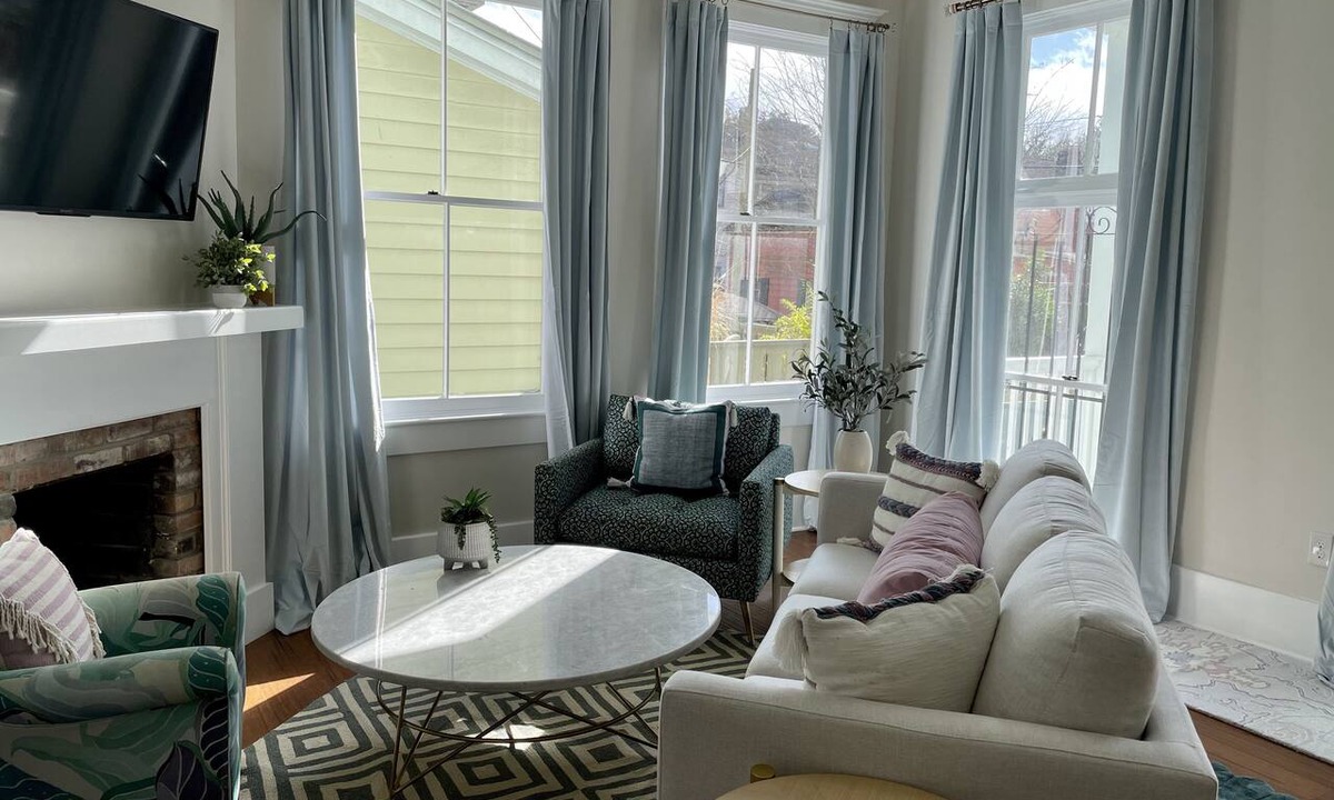 Savannah Victorian District Apartment | By Forsyth Park, W/King Bed +New Bath & Kitchen!
