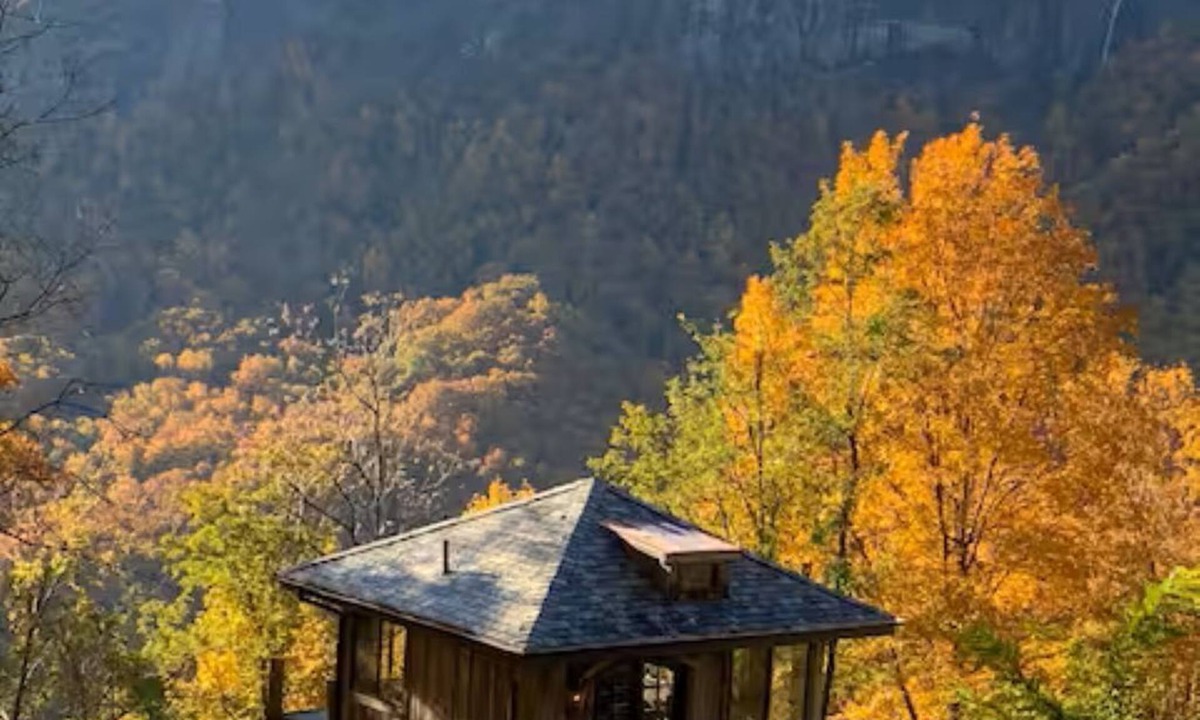 Chimney Rock Cabin | Cabin w/private Waterfalls-Views-Hot Tub-Fire Pit!