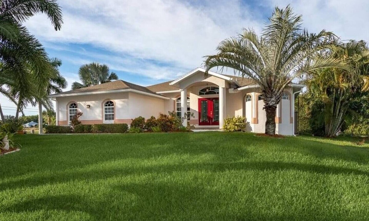 Pine Island Center House | Calling Waters-Gulf access w/dock, pool and HT.
