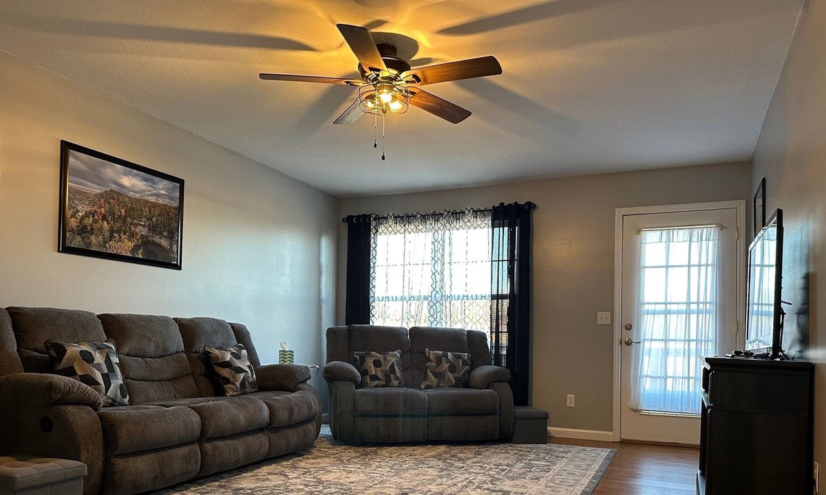 Athens House | Calm, peaceful getaway central to so many attractions