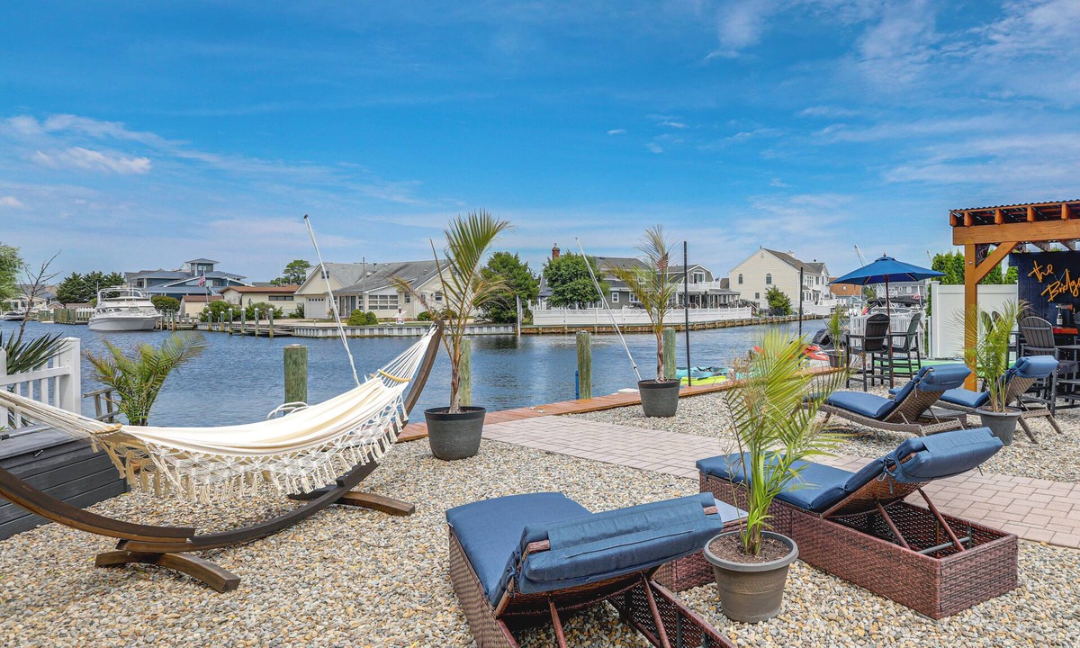 Osbornsville Apartment | Canal-Front Backyard Oasis! Jersey Shore Retreat